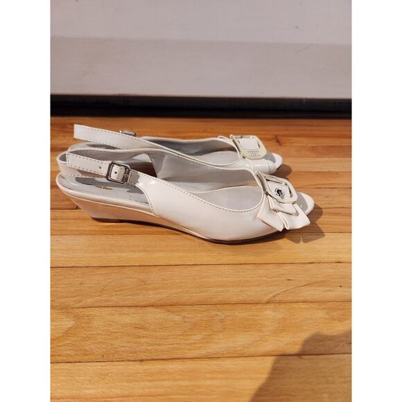 Etienne Aigner Womens Sz 7.5 M Off White Beige Slingback Peep Toe Sandals - Picture 3 of 6